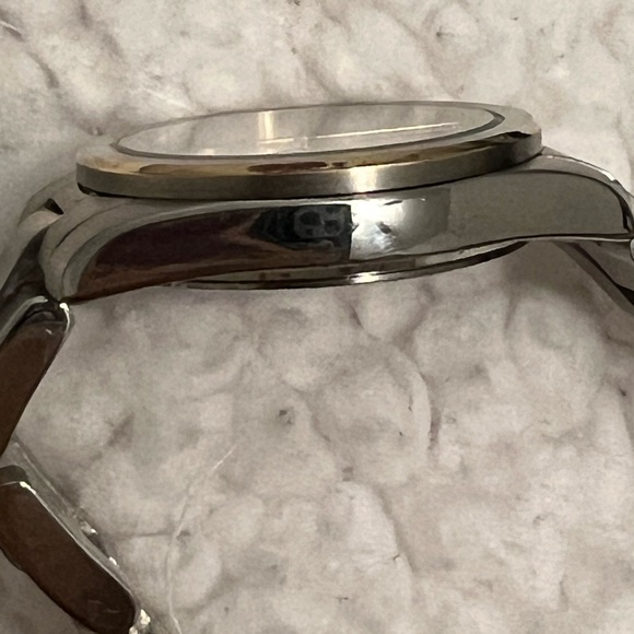 NWT Authentic Vintage Kenneth Cole 2-Tone Stainless Steel Watch w/Gold Accents - Picture 11 of 12